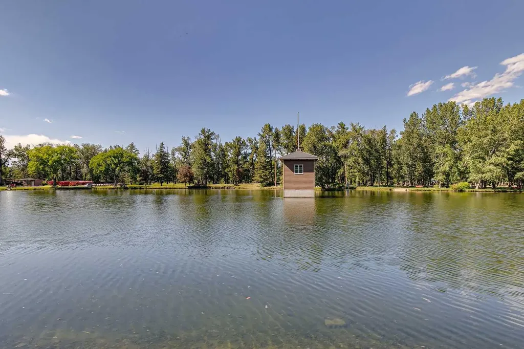 8808 48 Avenue Calgary AB T3B 2B2