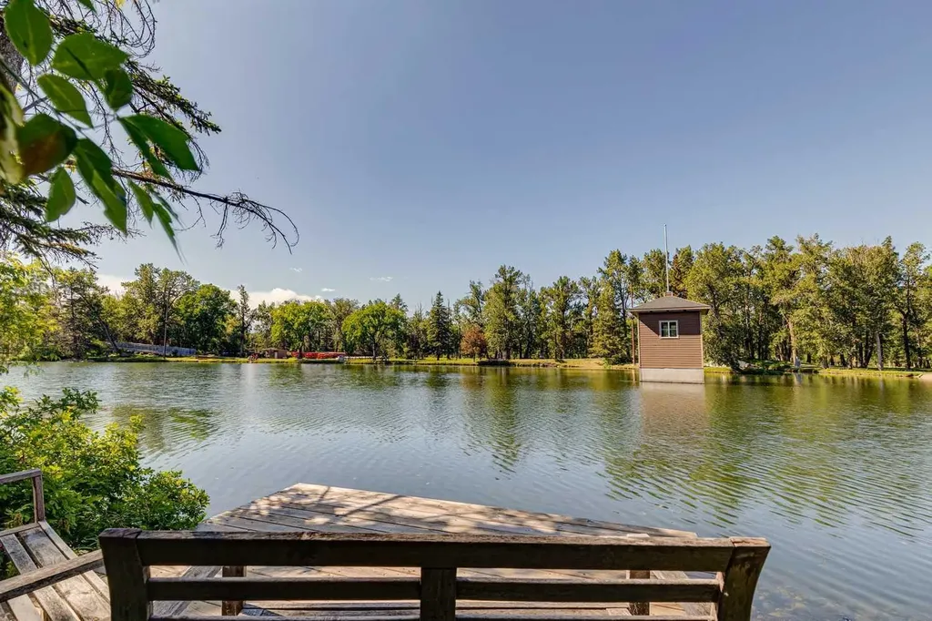 8808 48 Avenue Calgary AB T3B 2B2