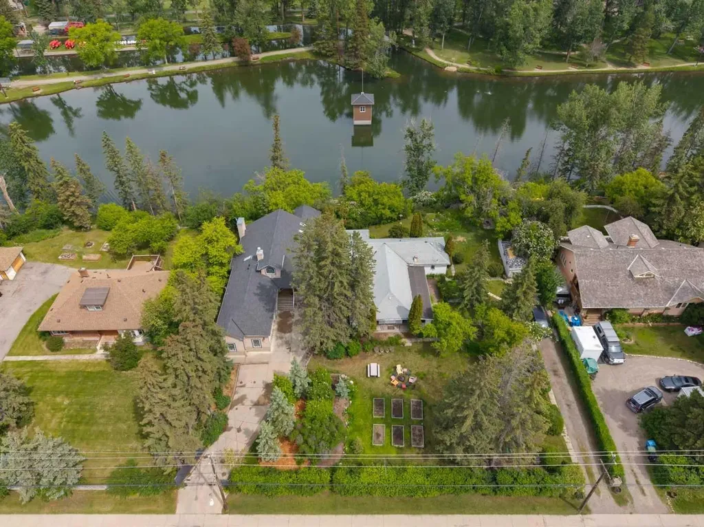 8808 48 Avenue Calgary AB T3B 2B2