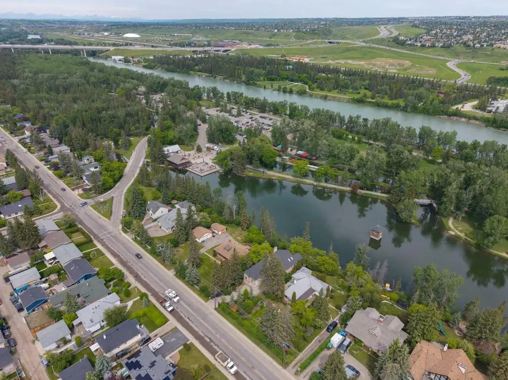 8808 48 Avenue Calgary AB T3B 2B2