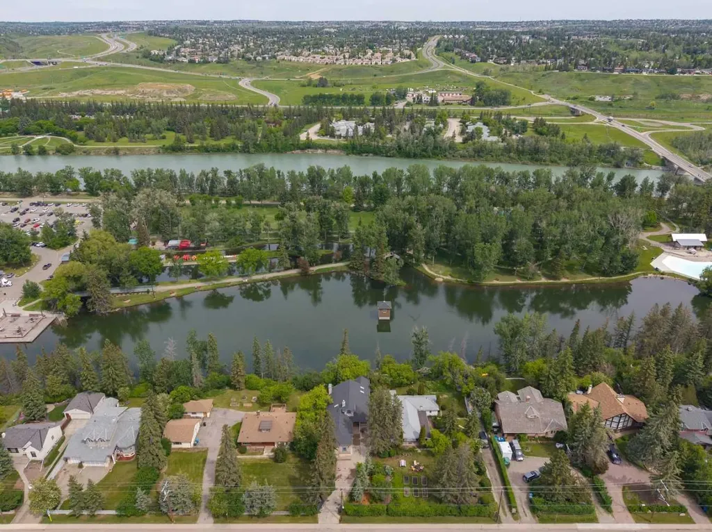 8808 48 Avenue Calgary AB T3B 2B2