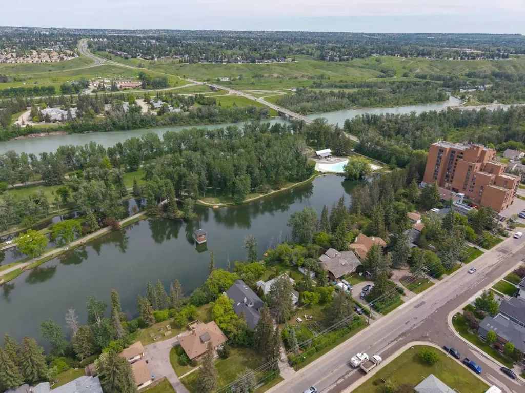 8808 48 Avenue Calgary AB T3B 2B2