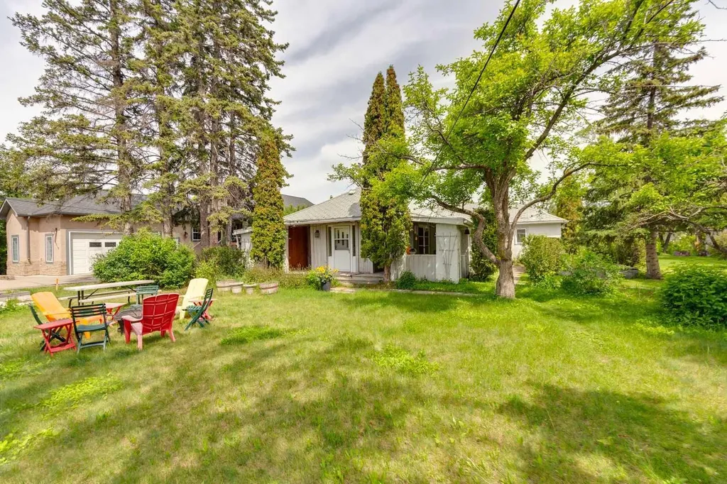 8808 48 Avenue Calgary AB T3B 2B2