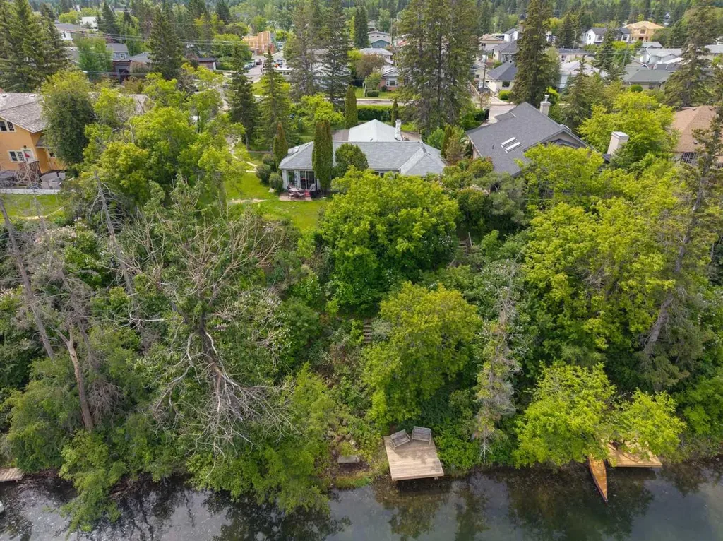 8808 48 Avenue Calgary AB T3B 2B2