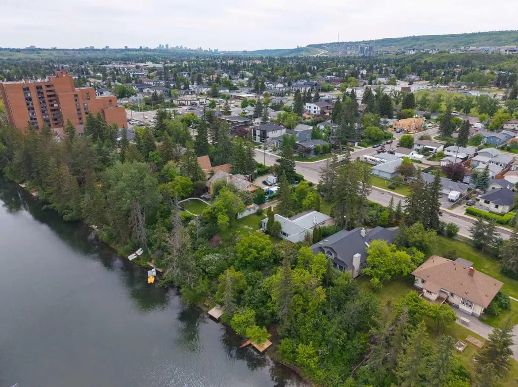8808 48 Avenue Calgary AB T3B 2B2