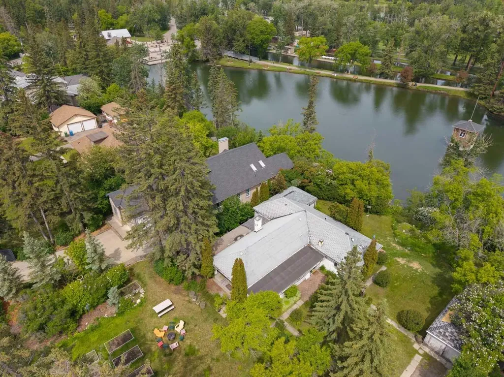 8808 48 Avenue Calgary AB T3B 2B2