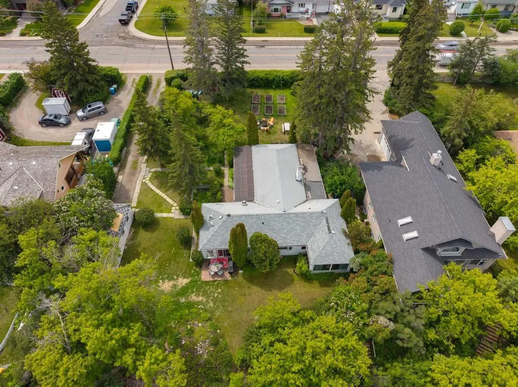 8808 48 Avenue Calgary AB T3B 2B2