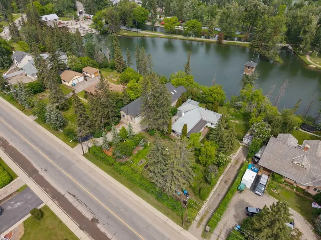 8808 48 Avenue Calgary AB T3B 2B2