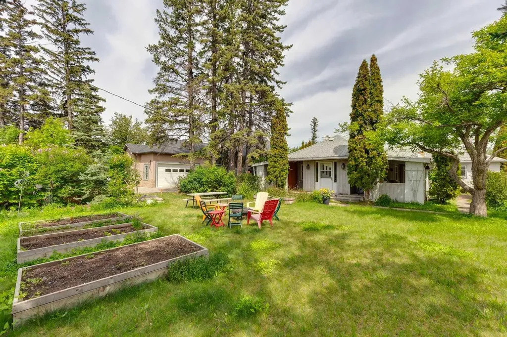 8808 48 Avenue Calgary AB T3B 2B2