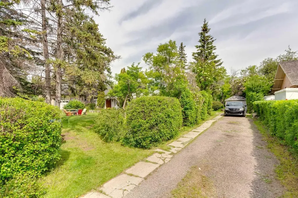 8808 48 Avenue Calgary AB T3B 2B2