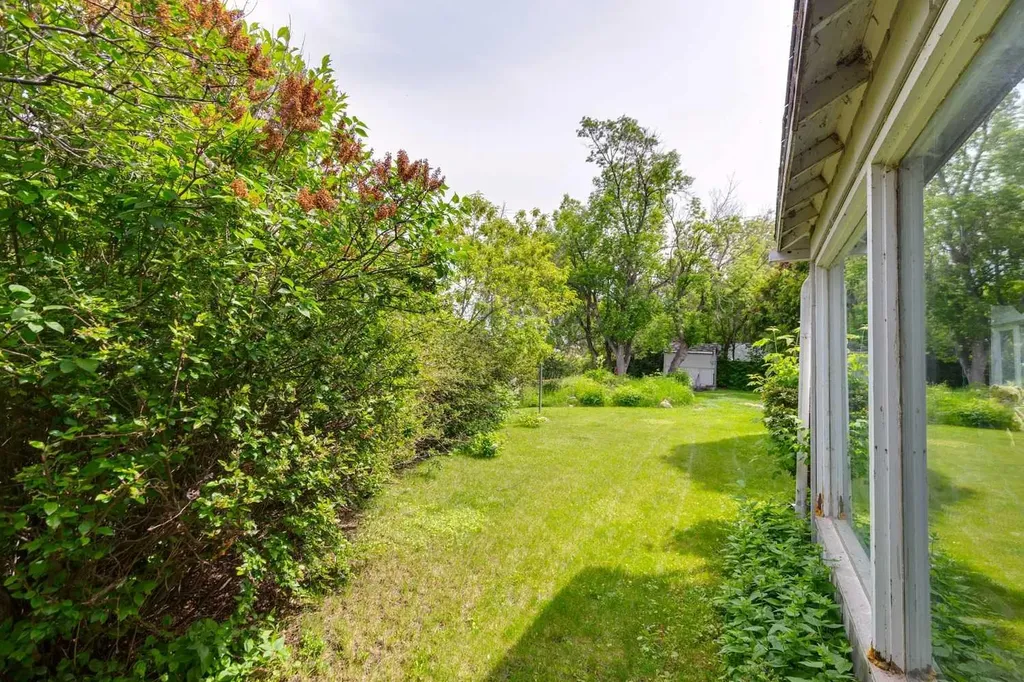 8808 48 Avenue Calgary AB T3B 2B2