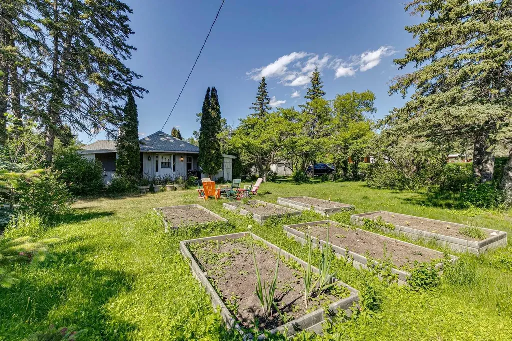 8808 48 Avenue Calgary AB T3B 2B2