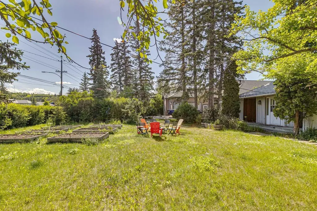 8808 48 Avenue Calgary AB T3B 2B2