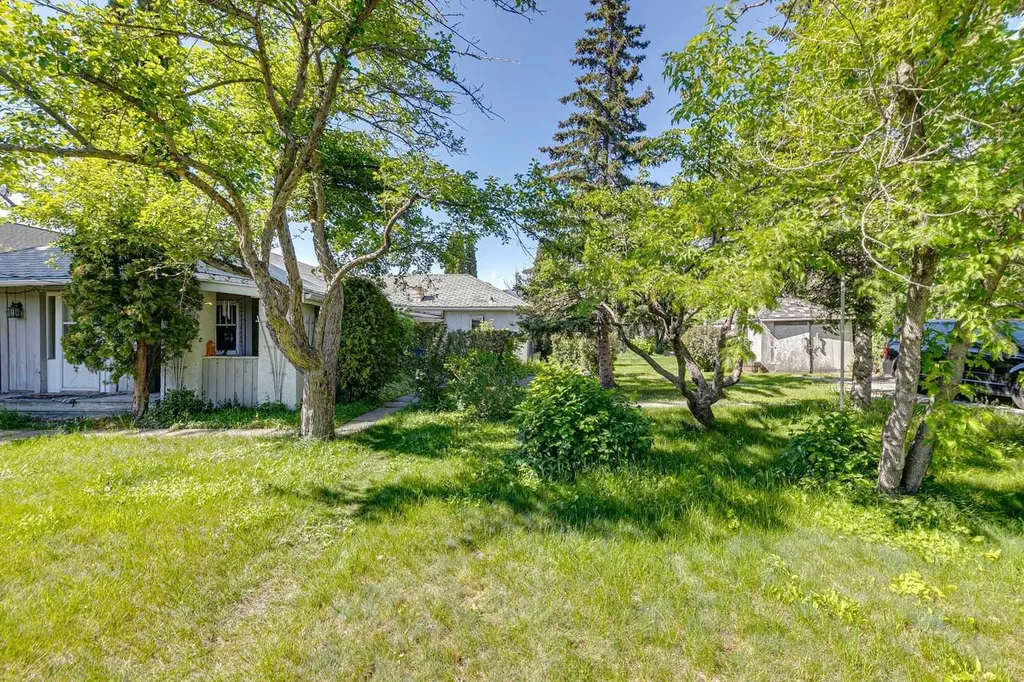 8808 48 Avenue Calgary AB T3B 2B2