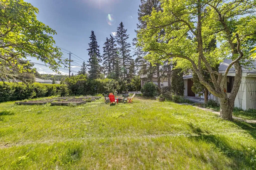 8808 48 Avenue Calgary AB T3B 2B2