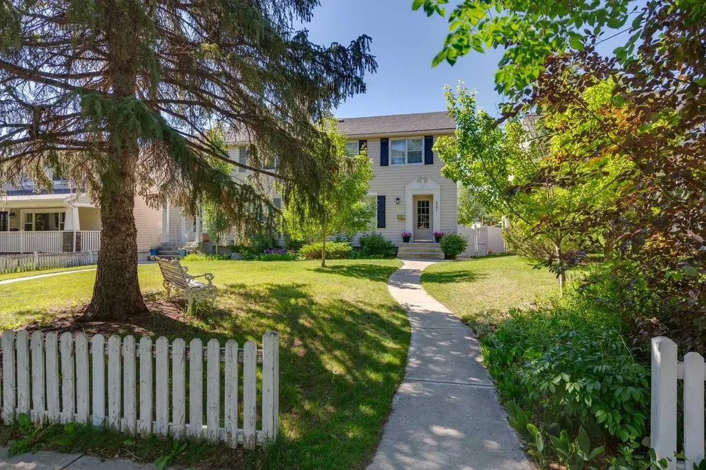2291 Flanders Avenue SW Calgary AB T2T 5K9