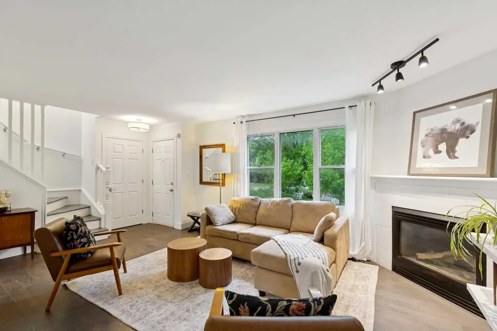 2291 Flanders Avenue SW Calgary AB T2T 5K9
