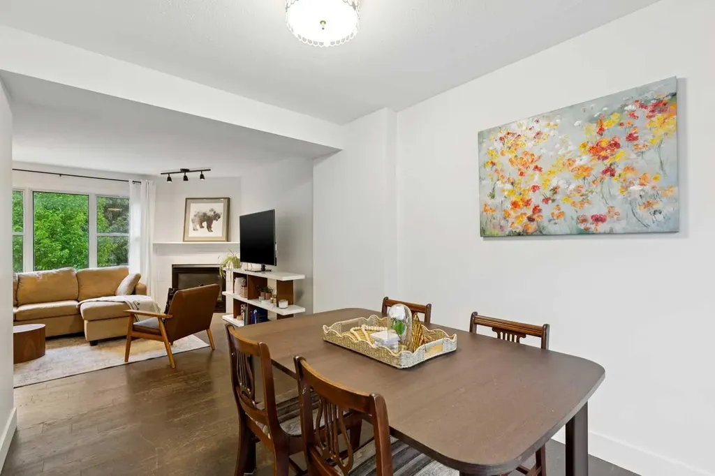2291 Flanders Avenue SW Calgary AB T2T 5K9