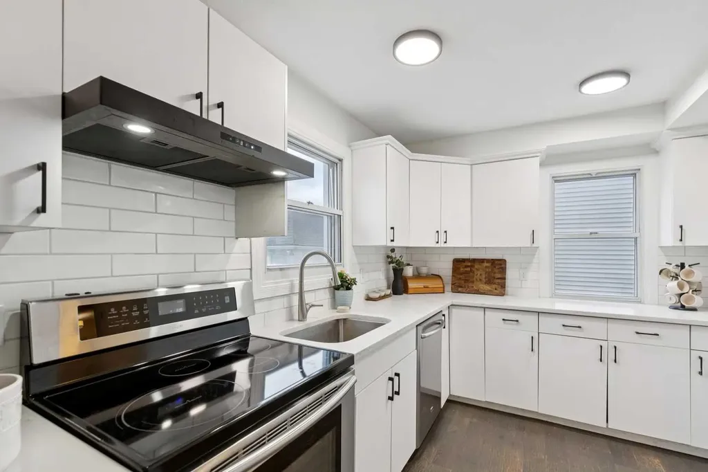 2291 Flanders Avenue SW Calgary AB T2T 5K9