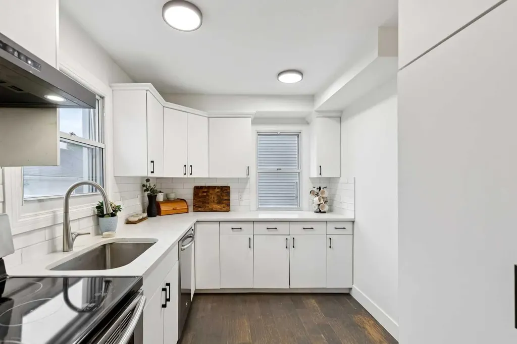 2291 Flanders Avenue SW Calgary AB T2T 5K9