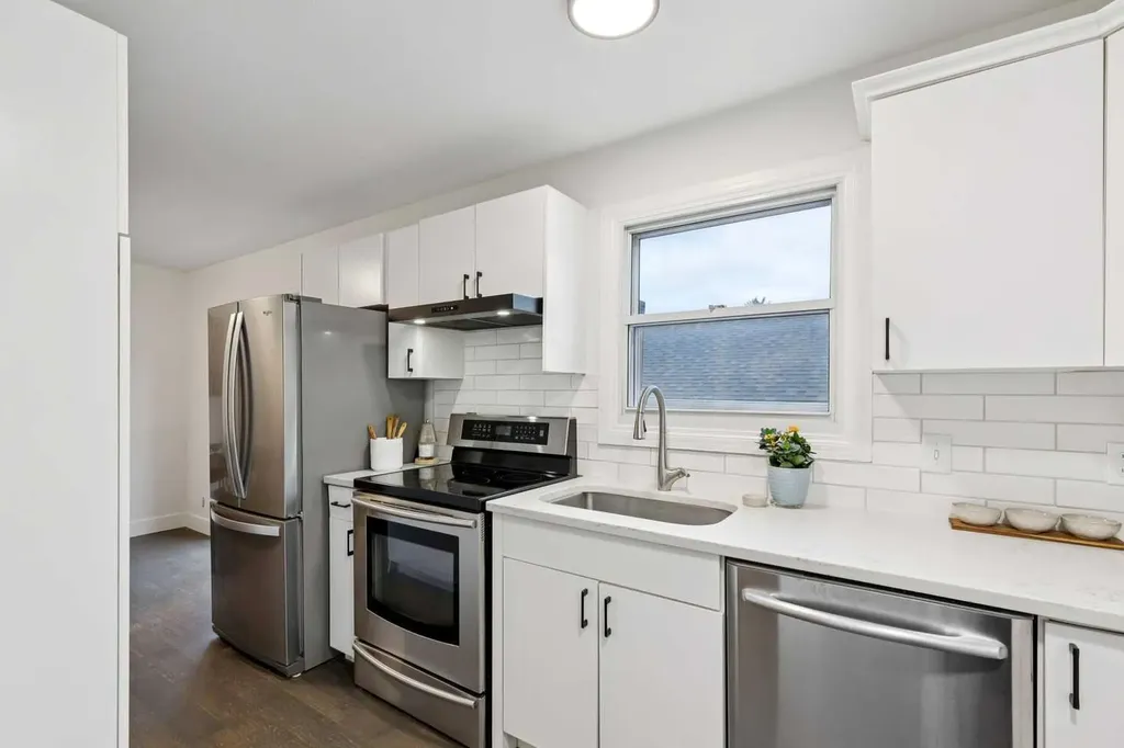 2291 Flanders Avenue SW Calgary AB T2T 5K9