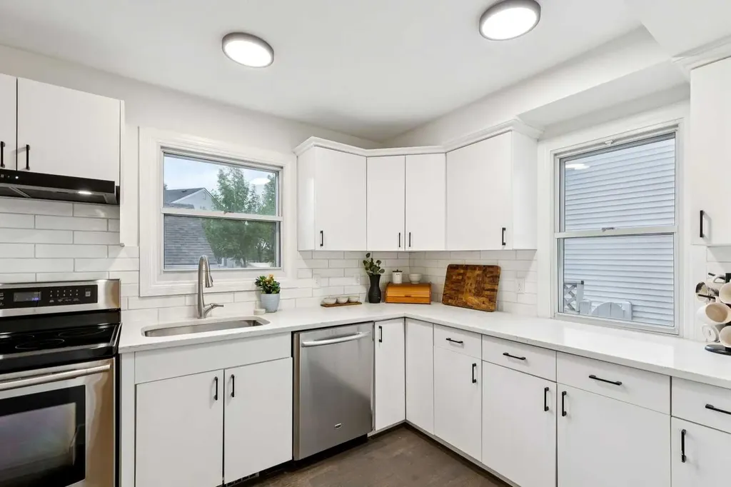 2291 Flanders Avenue SW Calgary AB T2T 5K9