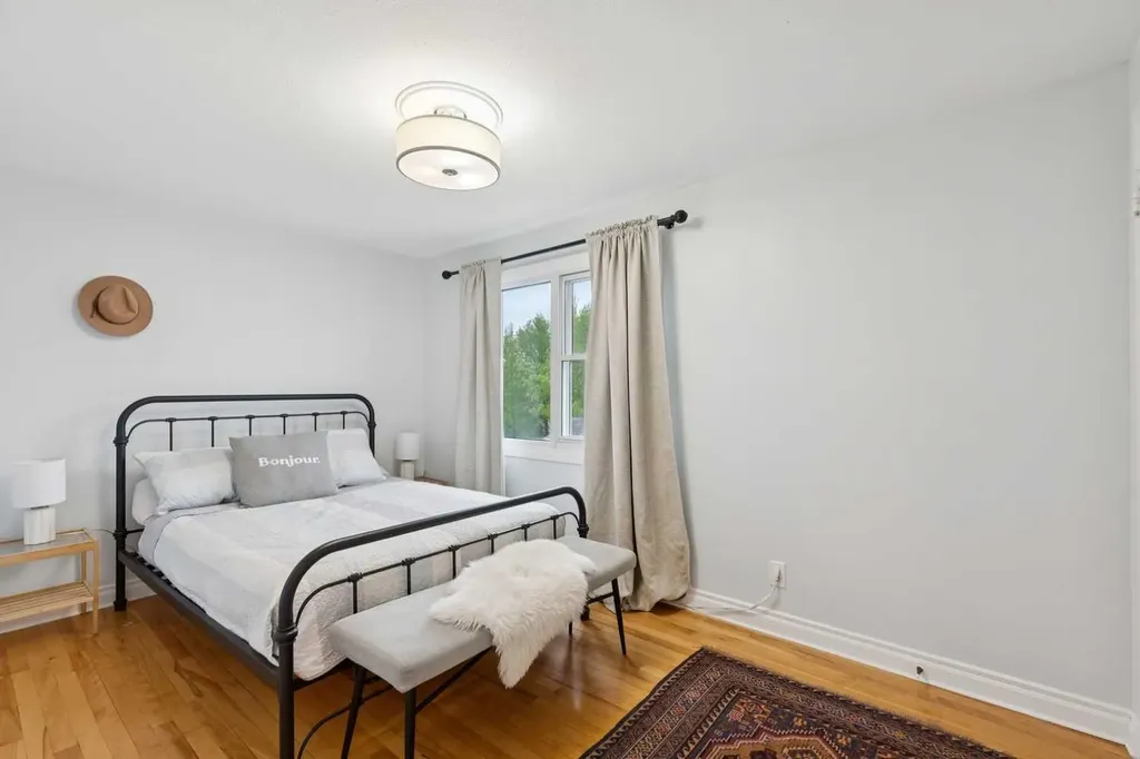 2291 Flanders Avenue SW Calgary AB T2T 5K9