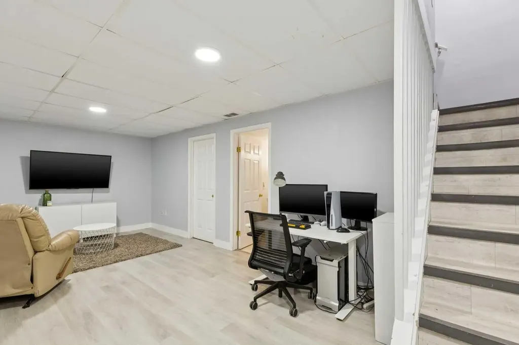 2291 Flanders Avenue SW Calgary AB T2T 5K9