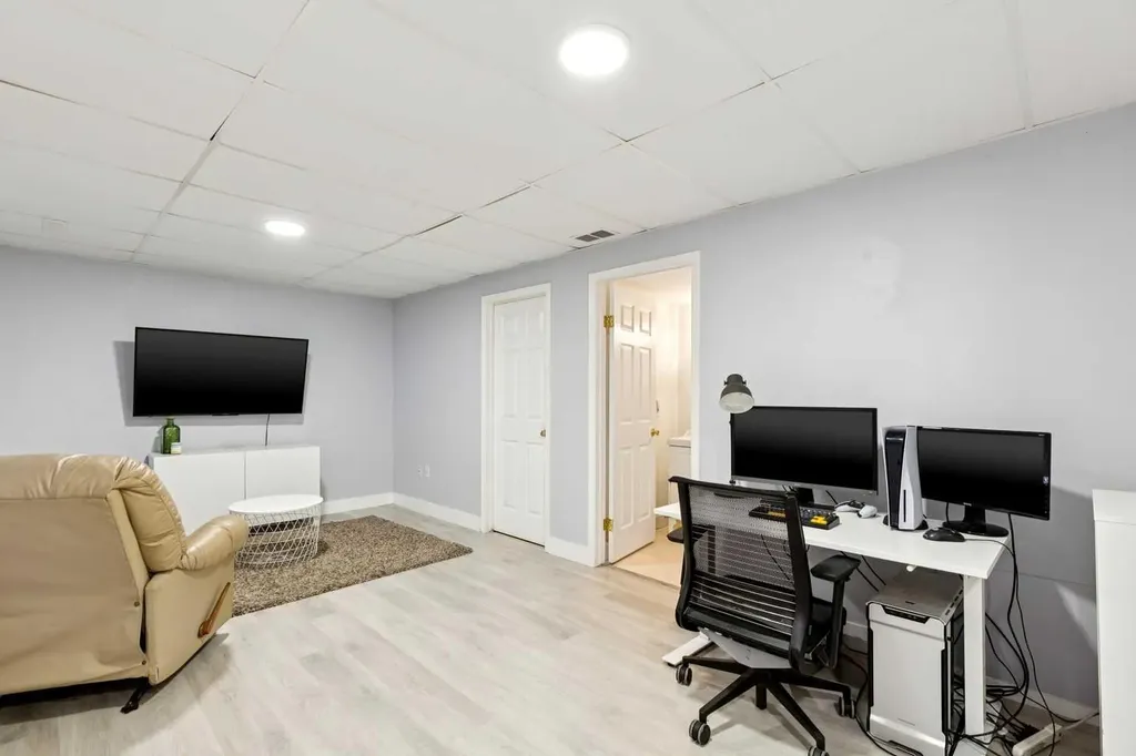 2291 Flanders Avenue SW Calgary AB T2T 5K9