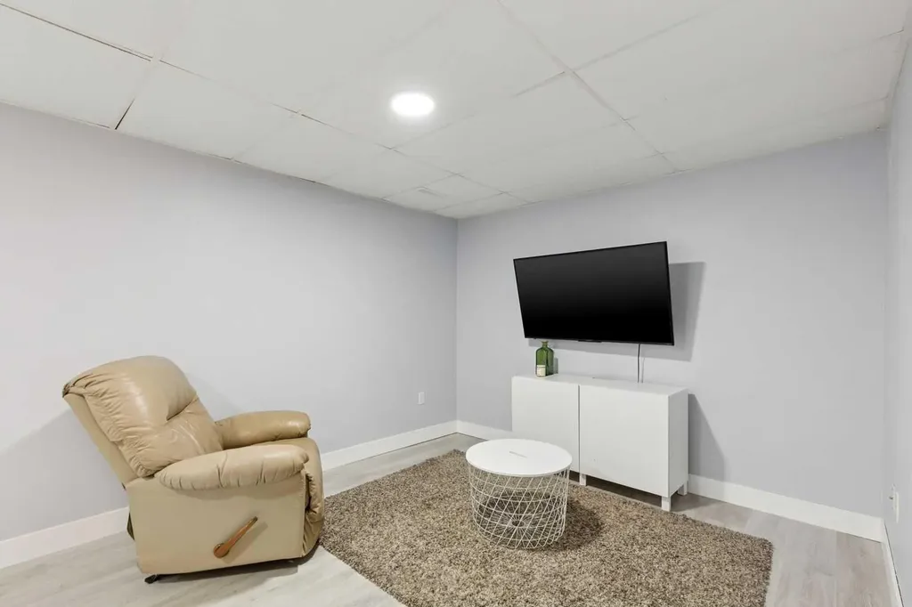 2291 Flanders Avenue SW Calgary AB T2T 5K9