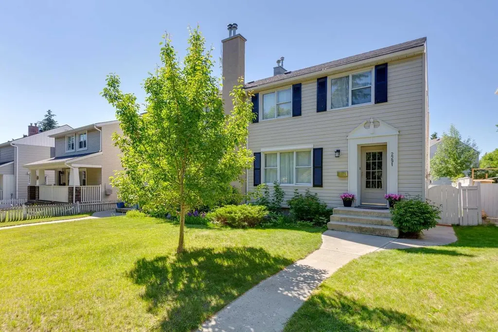 2291 Flanders Avenue SW Calgary AB T2T 5K9