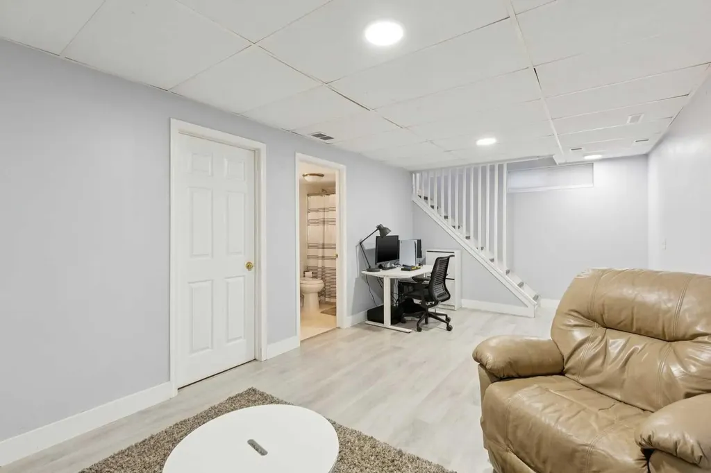 2291 Flanders Avenue SW Calgary AB T2T 5K9