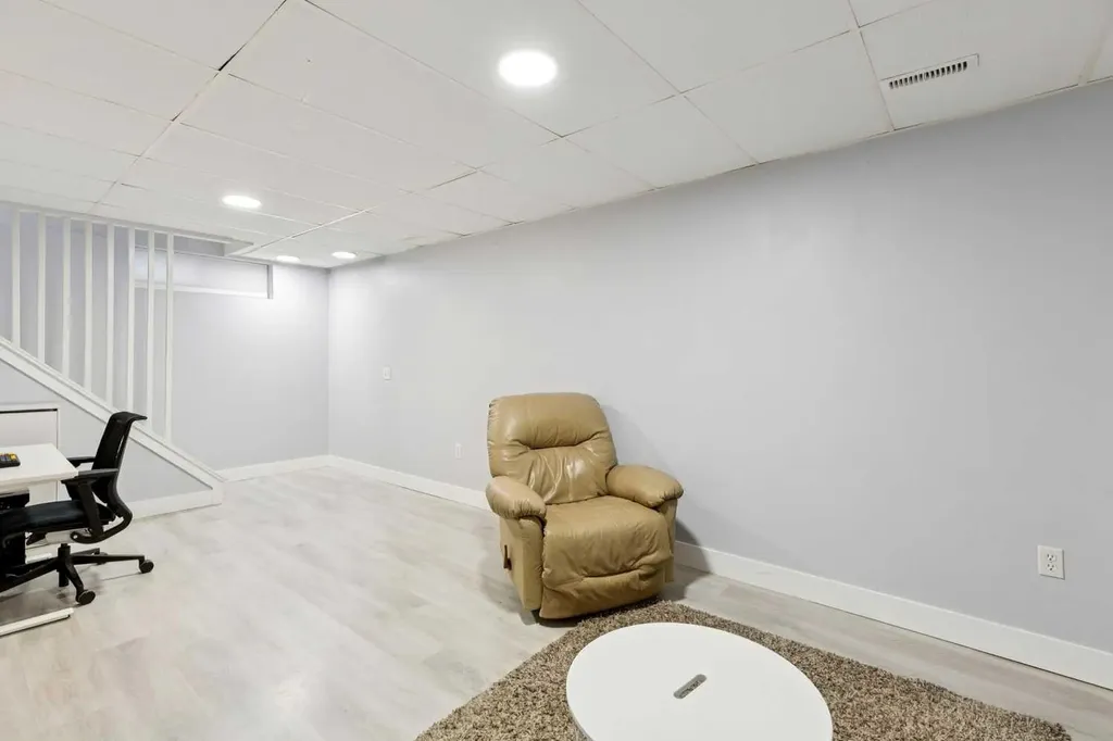 2291 Flanders Avenue SW Calgary AB T2T 5K9