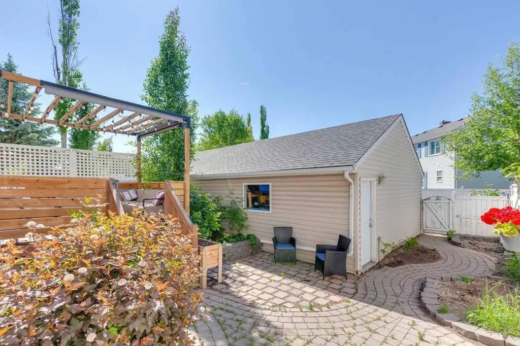 2291 Flanders Avenue SW Calgary AB T2T 5K9