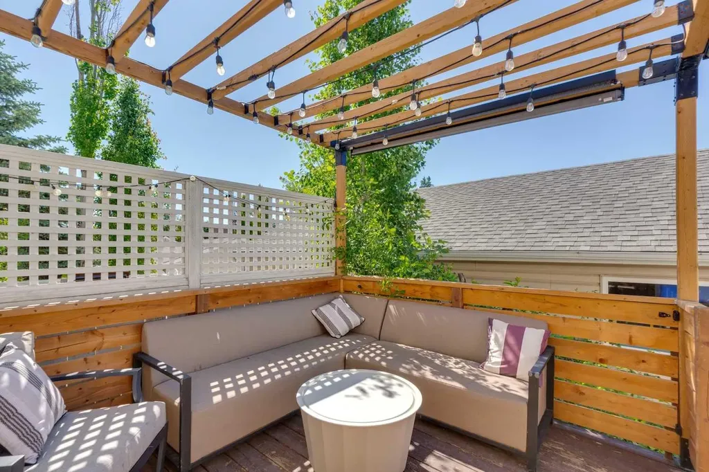 2291 Flanders Avenue SW Calgary AB T2T 5K9