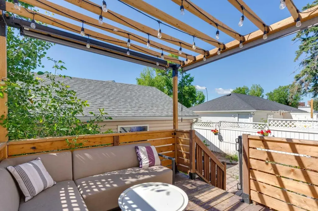 2291 Flanders Avenue SW Calgary AB T2T 5K9
