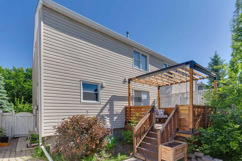 2291 Flanders Avenue SW Calgary AB T2T 5K9