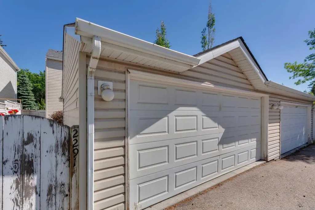 2291 Flanders Avenue SW Calgary AB T2T 5K9