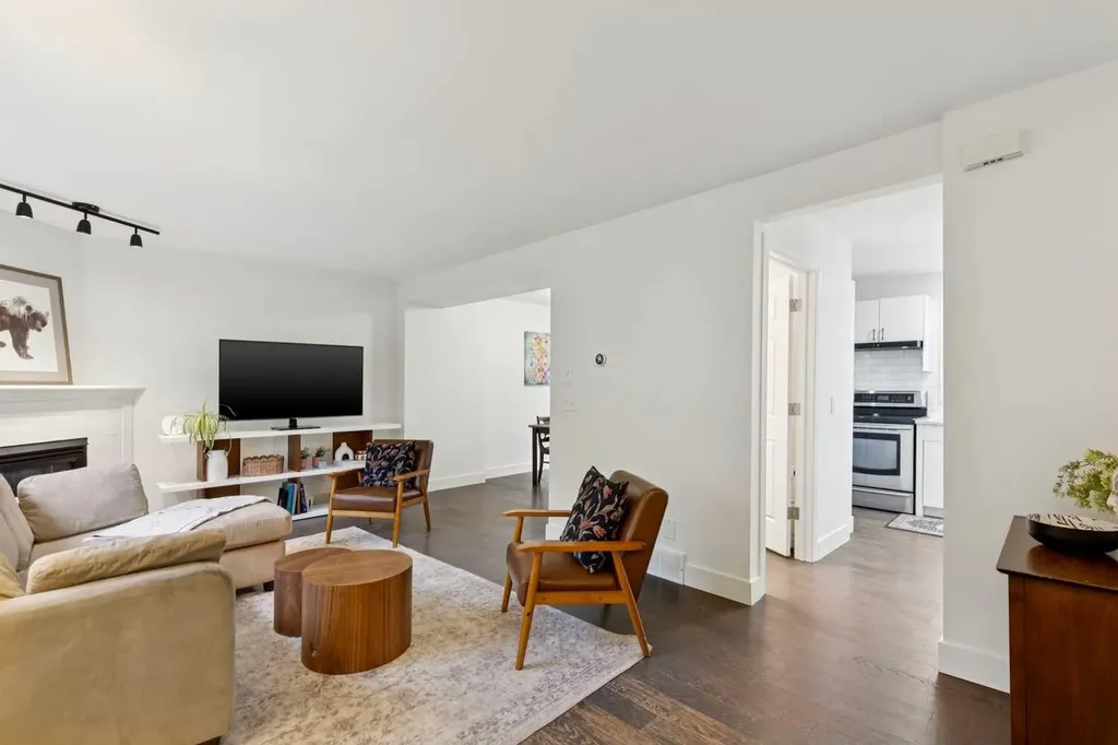 2291 Flanders Avenue SW Calgary AB T2T 5K9