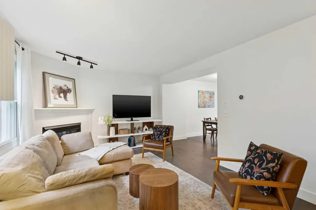 2291 Flanders Avenue SW Calgary AB T2T 5K9