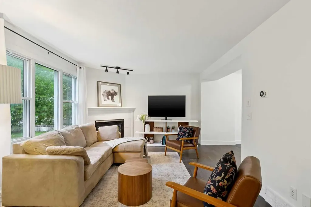 2291 Flanders Avenue SW Calgary AB T2T 5K9