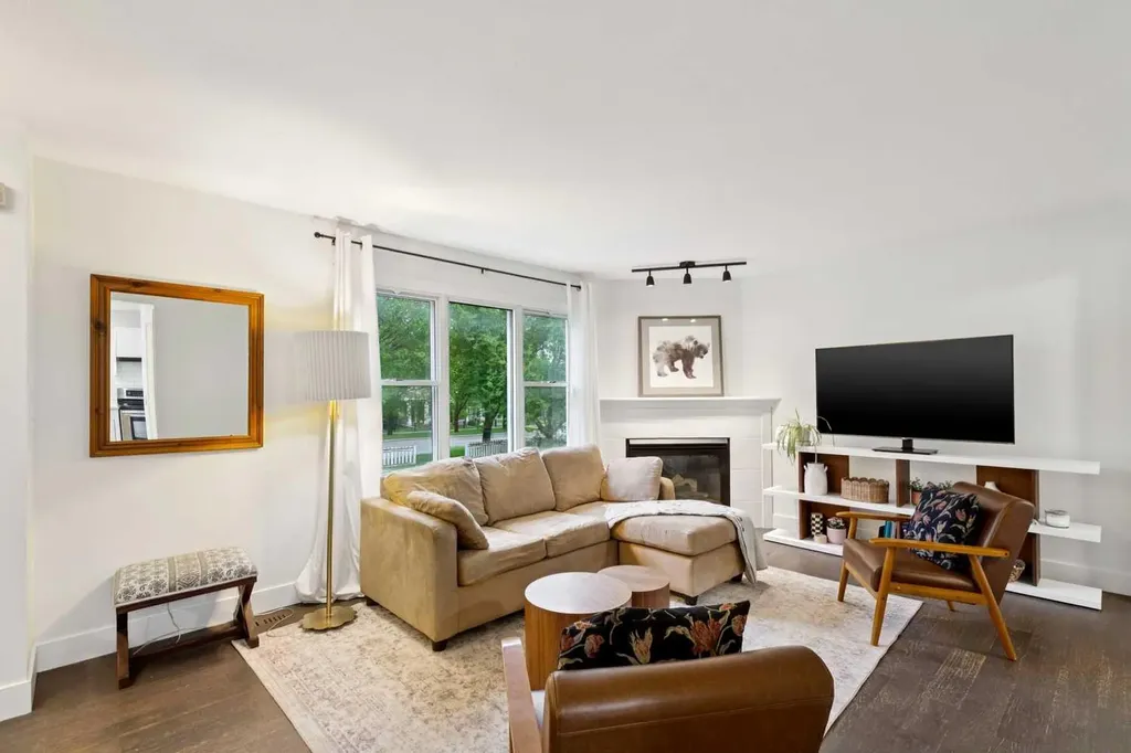 2291 Flanders Avenue SW Calgary AB T2T 5K9