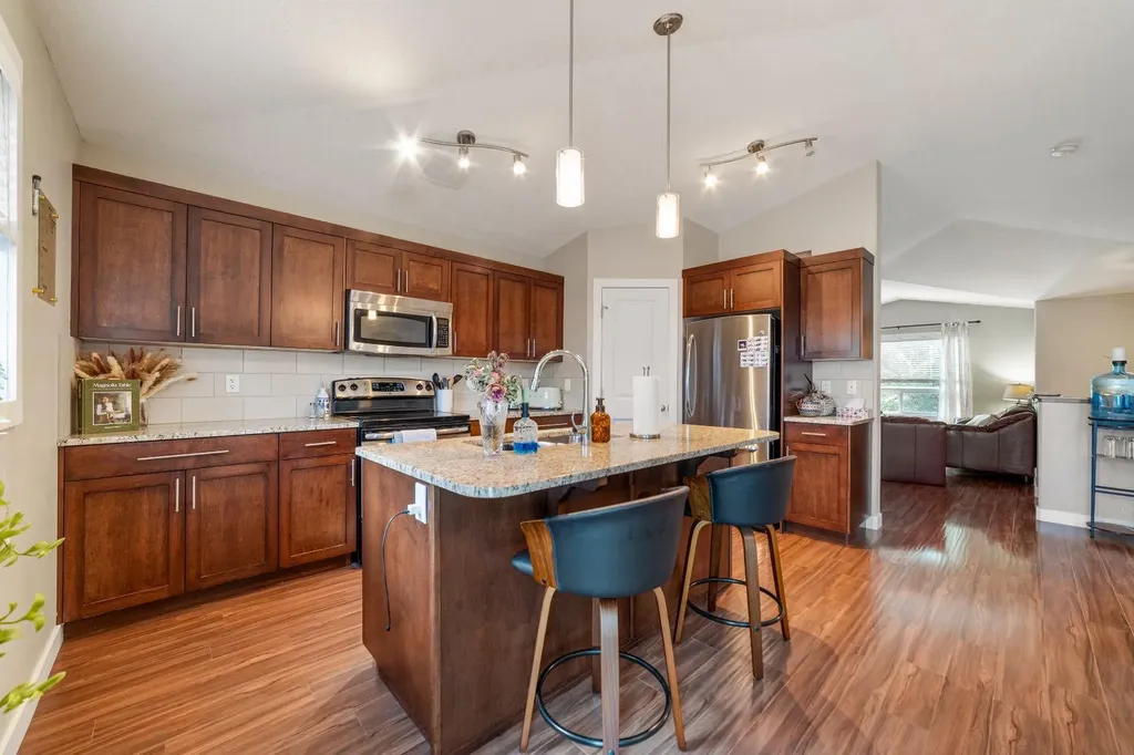 113 Mount Sundial Court W Lethbridge AB T1J 1J1