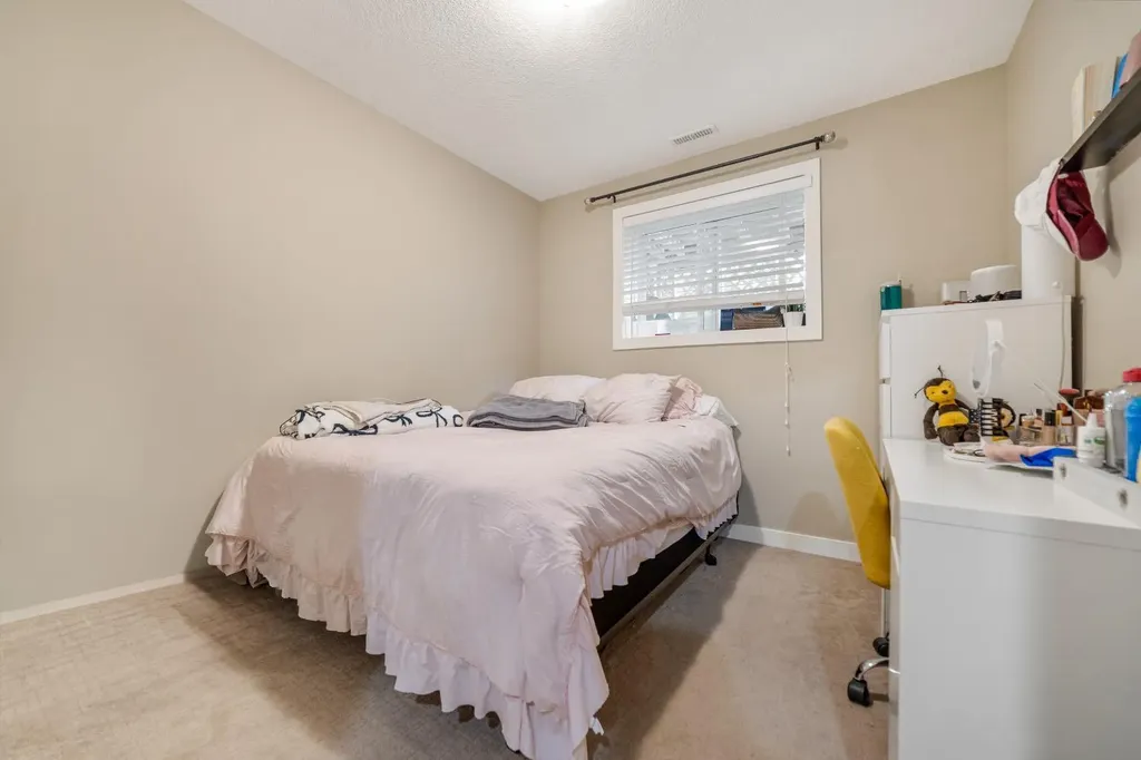 113 Mount Sundial Court W Lethbridge AB T1J 1J1