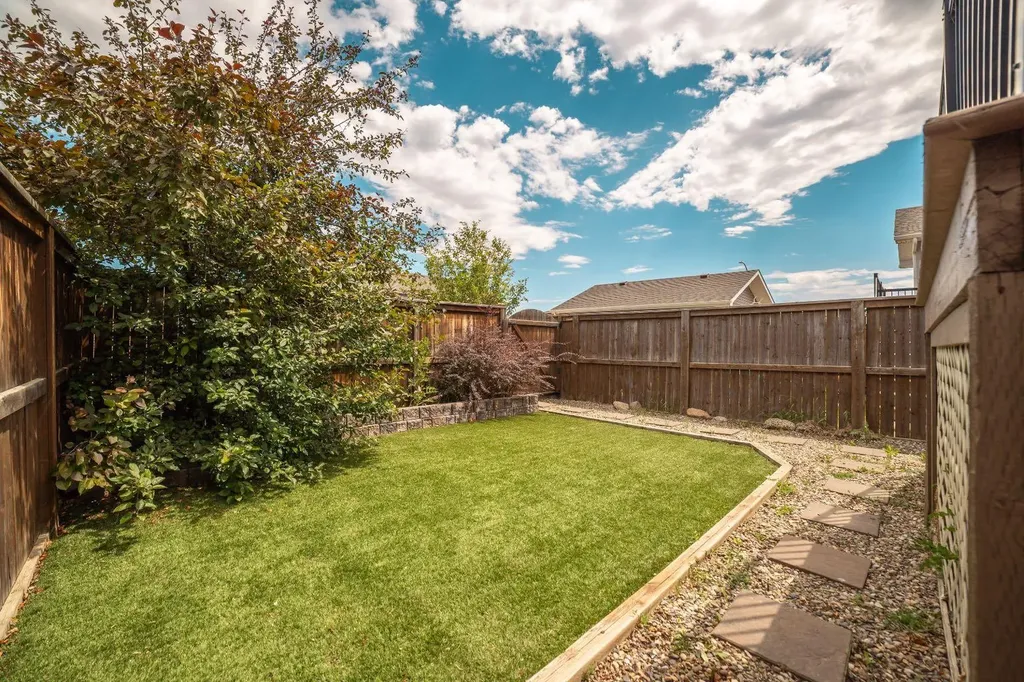 113 Mount Sundial Court W Lethbridge AB T1J 1J1