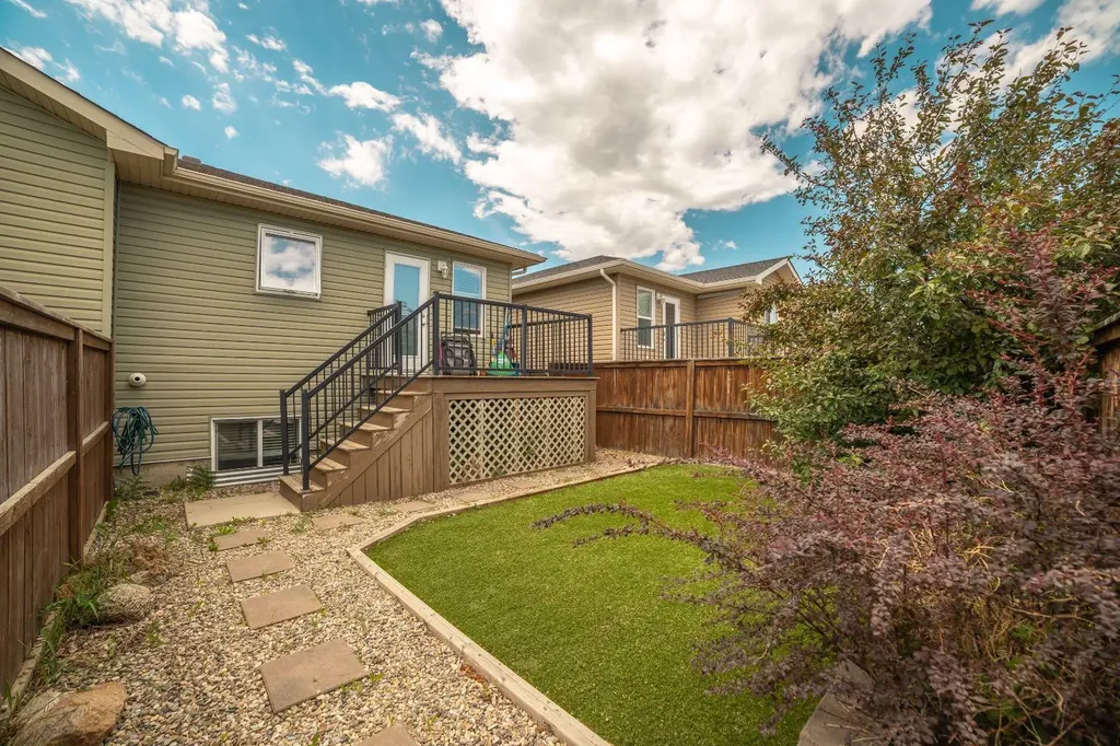 113 Mount Sundial Court W Lethbridge AB T1J 1J1