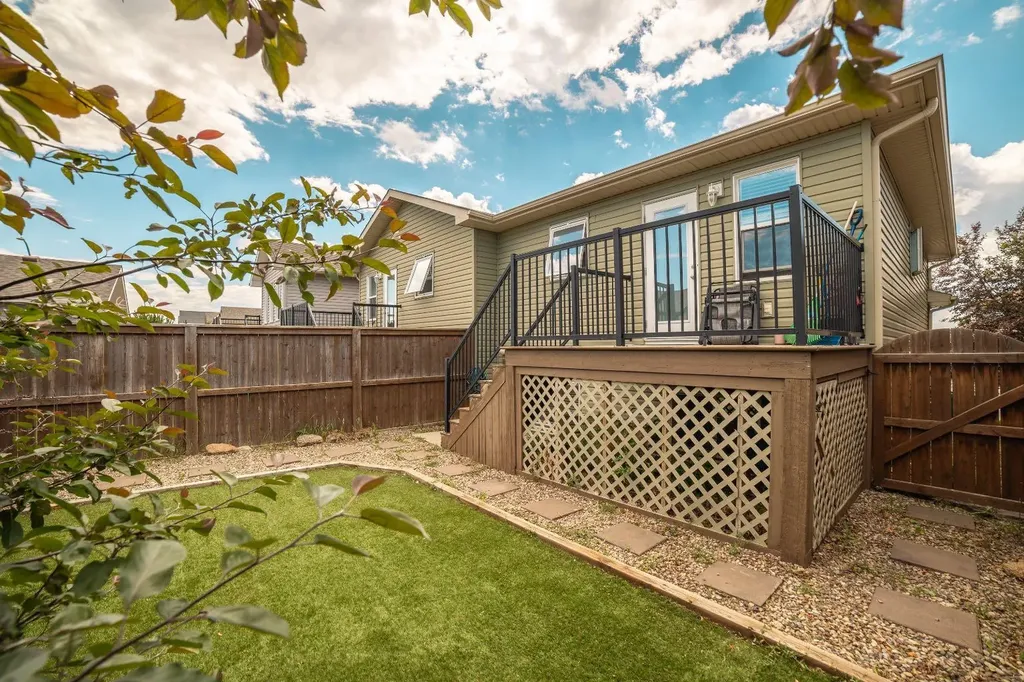 113 Mount Sundial Court W Lethbridge AB T1J 1J1