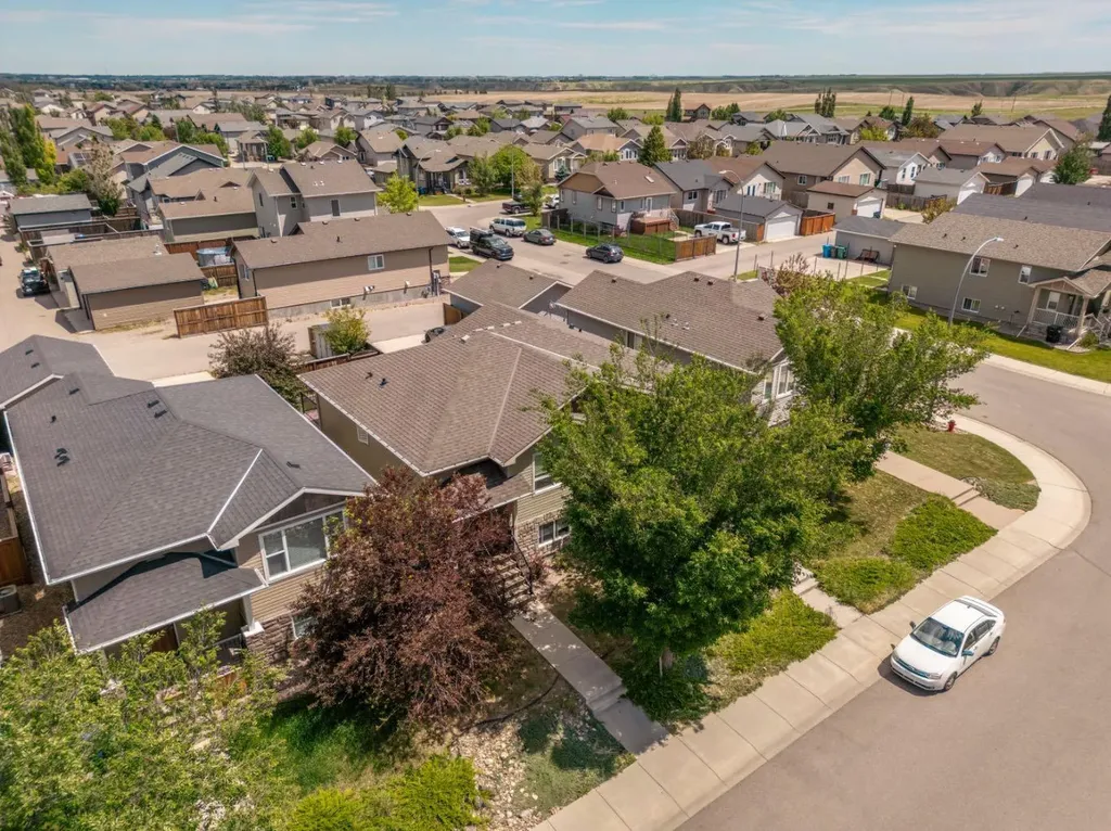 113 Mount Sundial Court W Lethbridge AB T1J 1J1