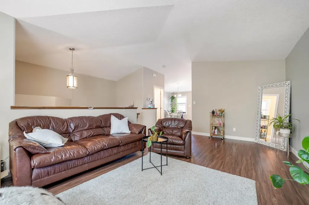 113 Mount Sundial Court W Lethbridge AB T1J 1J1
