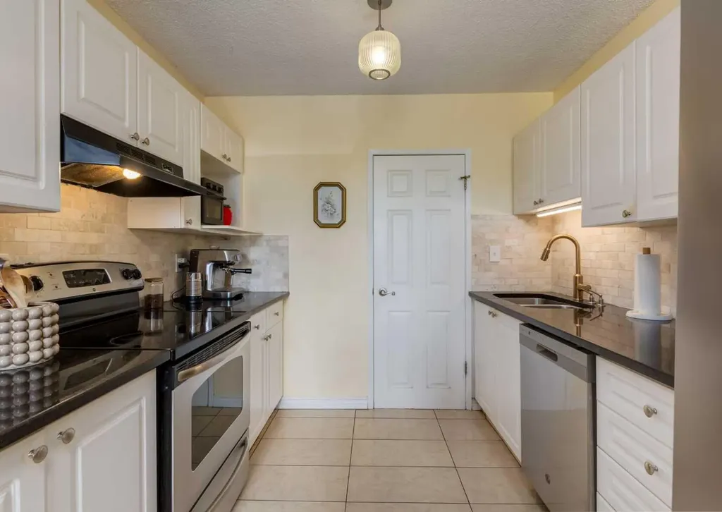 7007 4a Street SW Calgary AB T2V 1A1